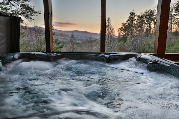 Outdoor spa tub