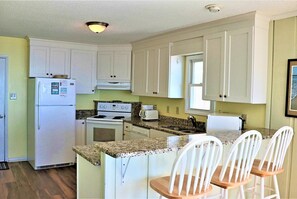 Microwave, oven, dishwasher, coffee/tea maker