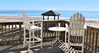 Oceanfront 4BR, Spectacular Views, Beach Walkway & Dog-Friendly Comfort