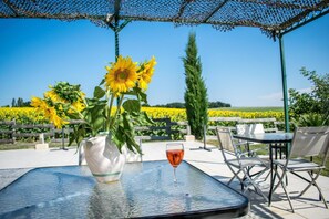 Outdoor dining - Chambres d'Hôte Lempery (Puéchoursi)