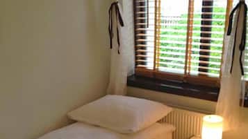 House | Free WiFi, bed sheets