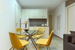 Dining - HaHavatselet 19  - Isrentals (Jerusalem)