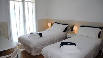 1 slaapkamer, een strijkplank/strijkijzer, wifi, beddengoed