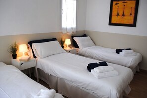 1 slaapkamer, een strijkplank/strijkijzer, wifi, beddengoed