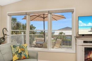 Smart TV, DVD player - Steps From The Beach, Great Deck Space, Open Floorplan ~ Sweet Home Apalachee (Indian Pass)