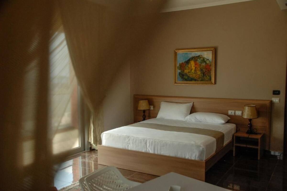 Minibar, in-room safe, soundproofing, free WiFi