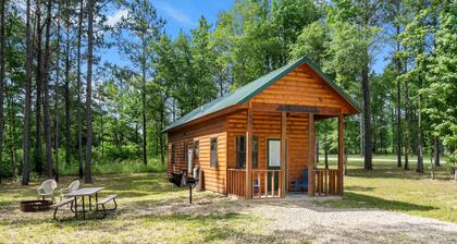 Piscina climatizada / estacionamiento para botes y más en un pintoresco pueblo de cabañas