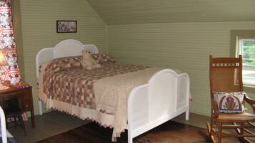 4 bedrooms, iron/ironing board, bed sheets