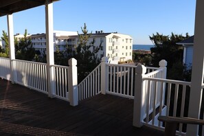 Property grounds - Charming Nautical Retreat - Your Dog-Friendly Coastal Escape Awaits! (Emerald Isle)