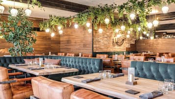 2 restaurants servant le petit déjeuner