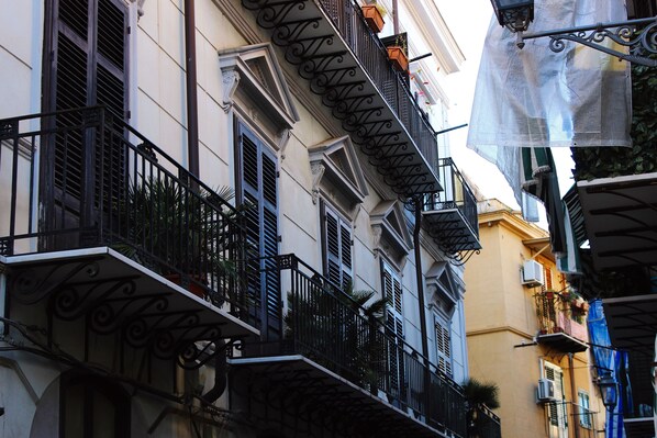 Exterior detail - Panormos Suite (Palermo)