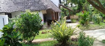 Diani Banda Cottages