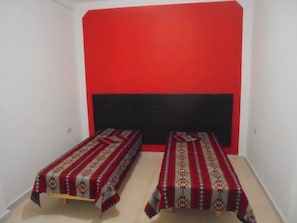 Desk, free cots/infant beds, bed sheets