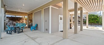 Your "Baycation" Awaits –Stunning Bay Views, Pool & Dock – Fall Weeks Now 25% Of
