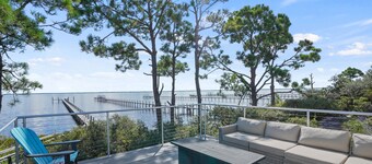 Baycation: Tranquil Bayfront Home, Private Pool, Pet-Friendly – Sleeps 10
