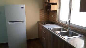 Apartemen, 2 kamar tidur | Dapur pribadi | Lemari es besar, microwave, oven, dan kompor