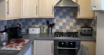 Super 2 Bedroom Flat near Dalkeith Town Center