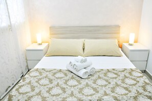 Junior Suite, 1 Queen Bed, Sea View | Desk, cribs/infant beds, free WiFi, bed sheets - Bed and Breakfast Morghella (Pachino)