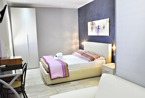 Chambre Triple, 1 grand lit et 1 canapé-lit