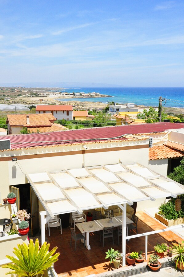 Deluxe-Suite, 1 Queen-Bett, Terrasse, Meerblick | Blick auf das Wasser