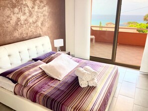 Deluxe-Suite, 1 Queen-Bett, Terrasse, Meerblick