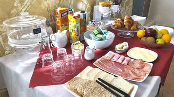 Free daily continental breakfast
