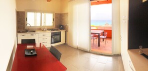 Deluxe Suite, 1 Queen Bed, Terrace, Sea View | Private kitchen | Fridge - Bed and Breakfast Morghella (Pachino)