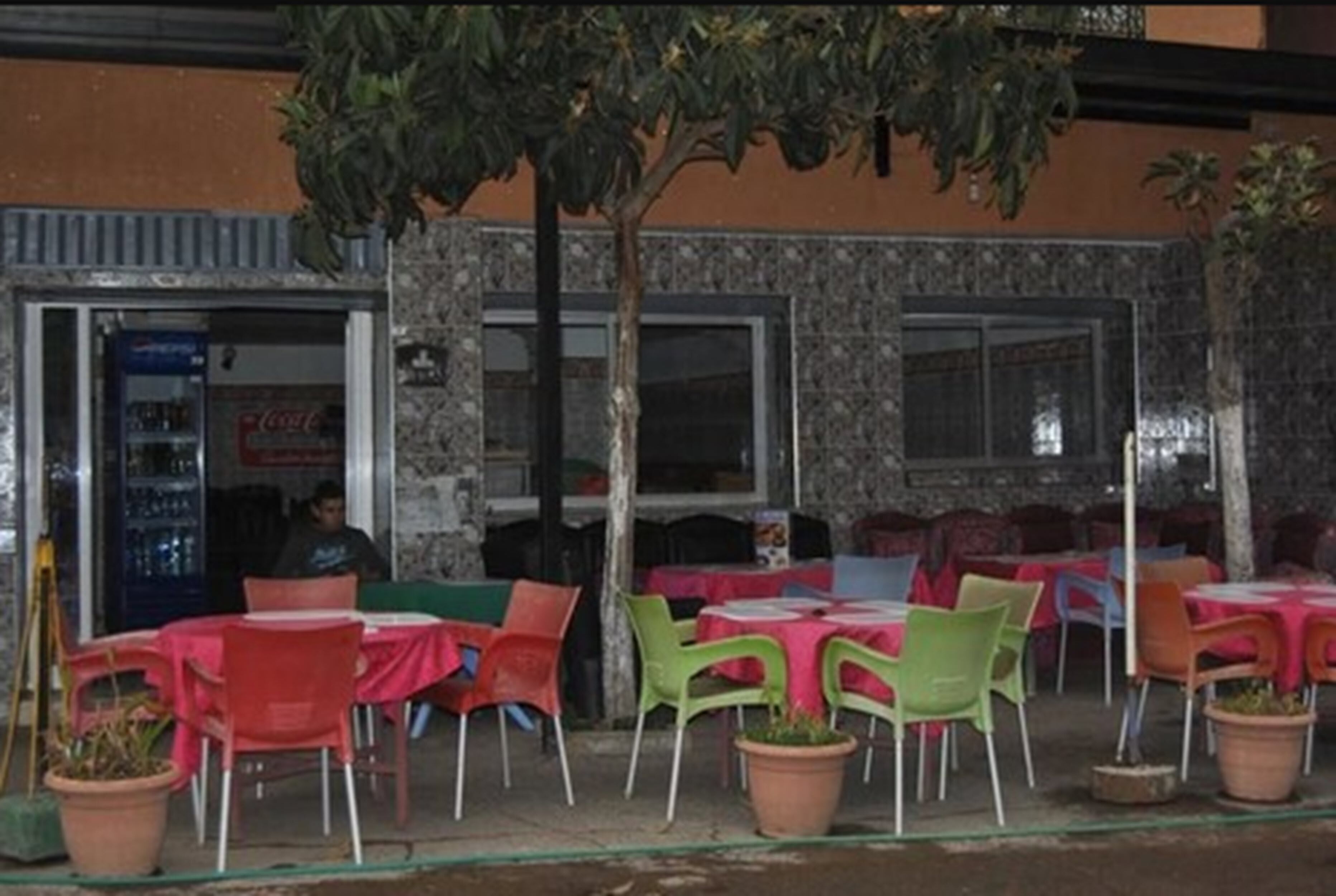 فطور من الأطباق المحلية مجانًا يوميًا