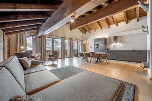 Penthouse Apartment | 6+2 | Cocina privada | Frigorífico grande, microondas, placa de cocina y lavavajillas