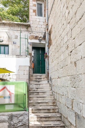 Front of property - Bright & Modern on Top Location (Split)