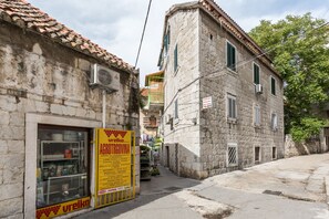 Front of property - Bright & Modern on Top Location (Split)