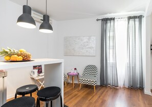 Interior - Bright & Modern on Top Location (Split)