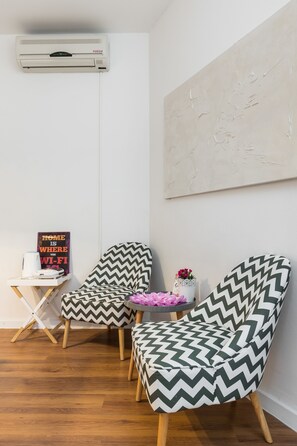 Interior - Bright & Modern on Top Location (Split)