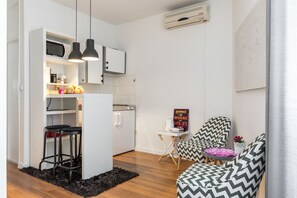 Interior - Bright & Modern on Top Location (Split)