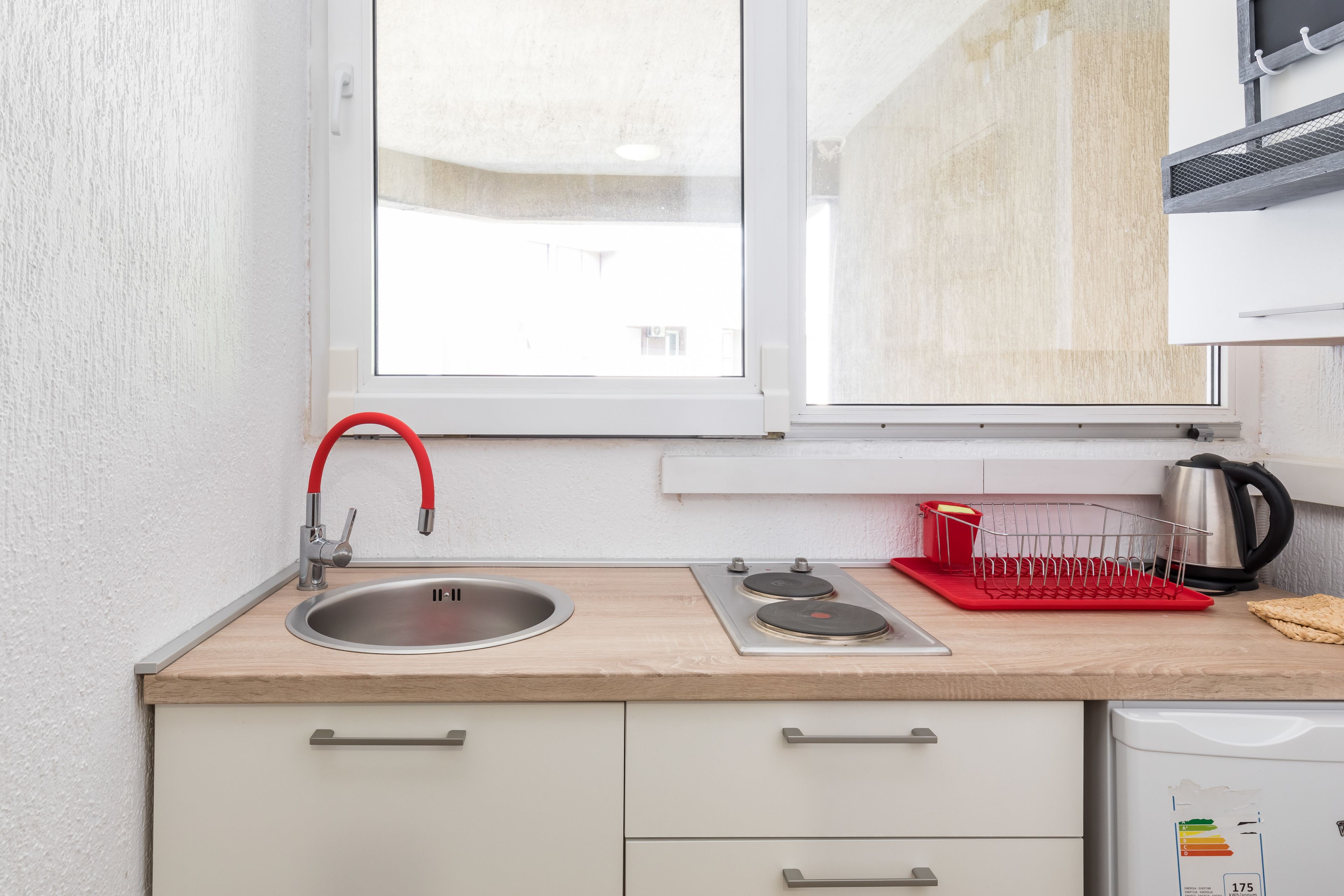 City Apartment, City View | Private kitchen | Fridge, microwave, stovetop, cookware/dishes/utensils