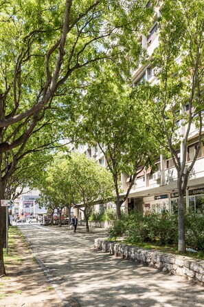 Property entrance - Spacious & Clean Condo near Beach (Split)