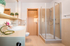 Hair dryer, towels, soap, toilet paper - Exclusive holiday home under thatch, near the beach up to 6 persons, fireplace, garden, (Koserow)