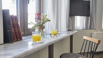 Studio (2 adults, 3rd floor) | Living area | Flat-screen TV