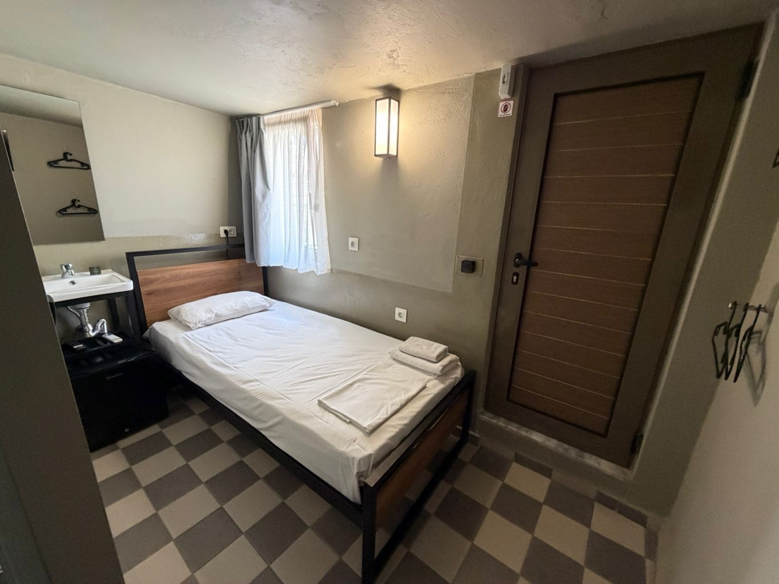 Economy Single Room | In-room safe, individually decorated, individually furnished, desk