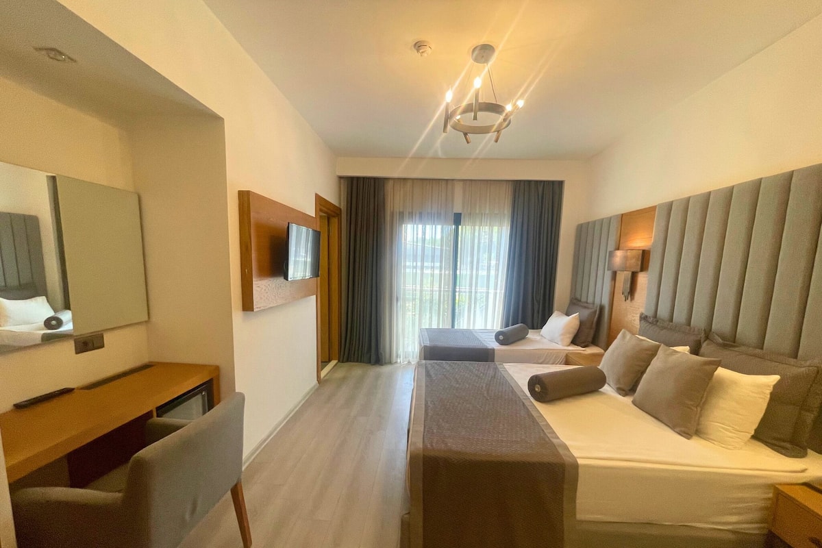 Family Room, City View | 1 bedroom, Egyptian cotton sheets, premium bedding, memory-foam beds
