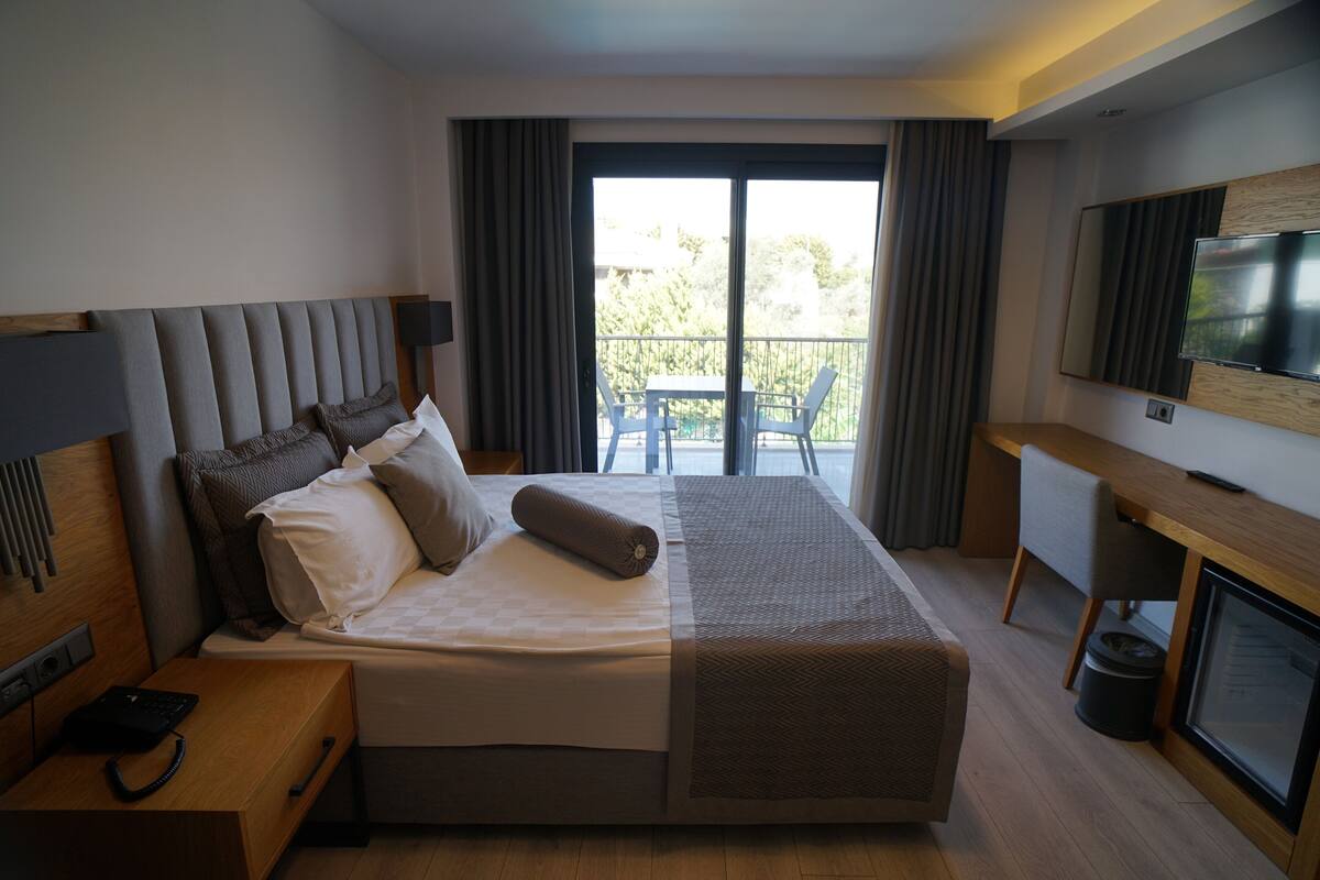1 bedroom, Egyptian cotton sheets, premium bedding, memory foam beds