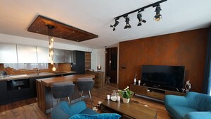 Leilighet – exclusive, 1 queensize-seng | Minibar, safe på rommet, skrivebord og blendingsgardiner