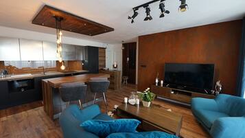 Exclusive Apartment, 1 Queen Bed | Minibar, in-room safe, desk, blackout drapes