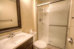 Condo, Multiple Beds, Fireplace, Pool View | Bathroom
