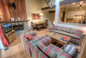 Living area - Alpine Getaway (Tahoe City)