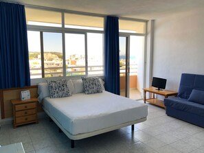 In-room safe, free WiFi, bed sheets