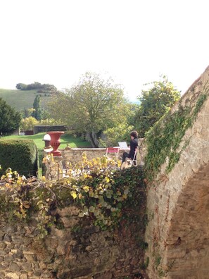 Property grounds - Château de Perpezat (Apchat)