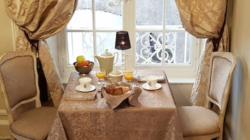Free daily continental breakfast