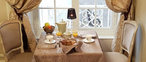 Free daily continental breakfast