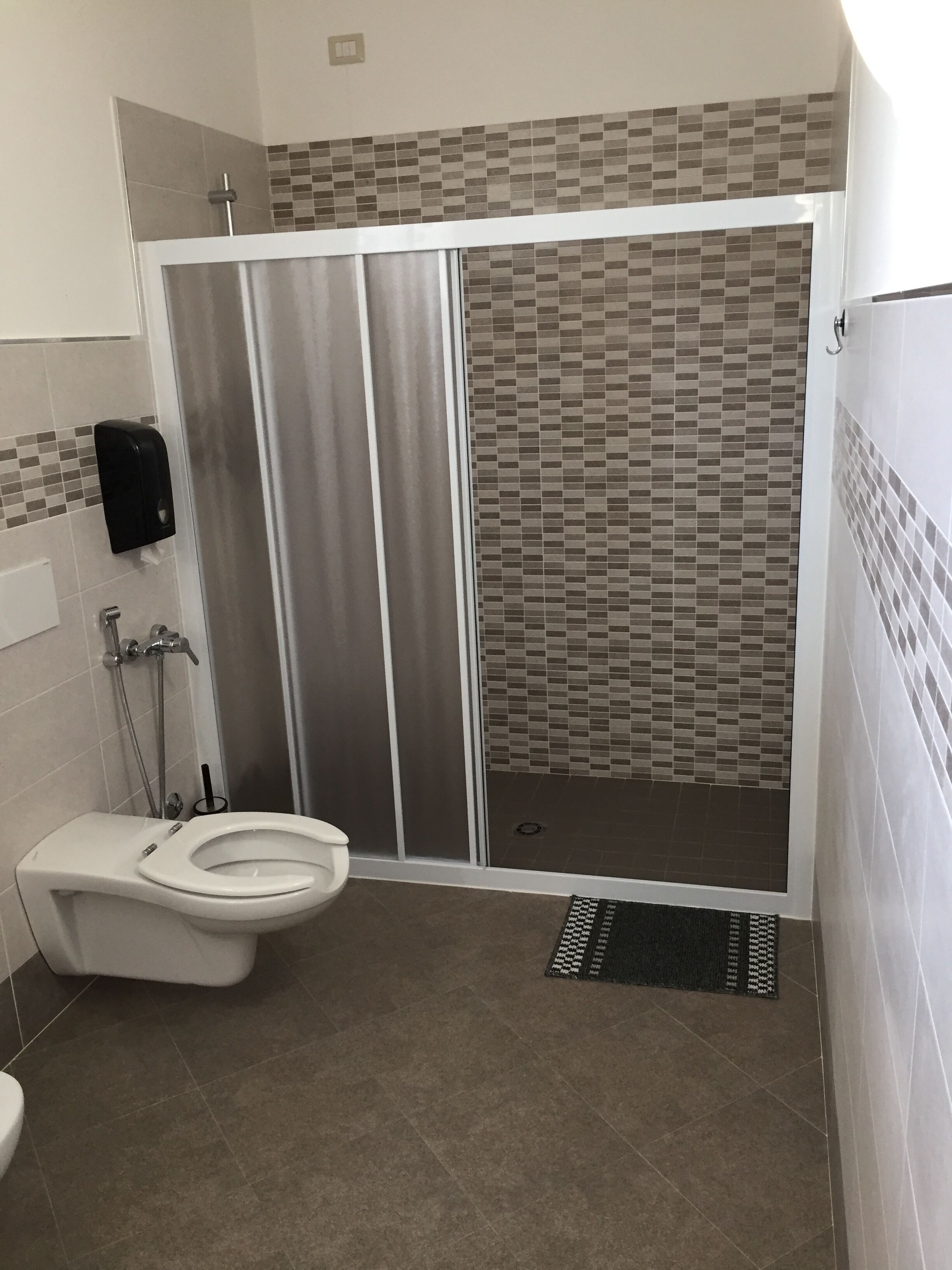 Camera vista Lago 2 | Bathroom shower
